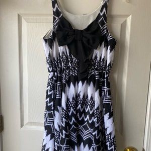 REWIND Black and White Chevron Stripe Print Back Bow Sleeveless Fit Flare Dress